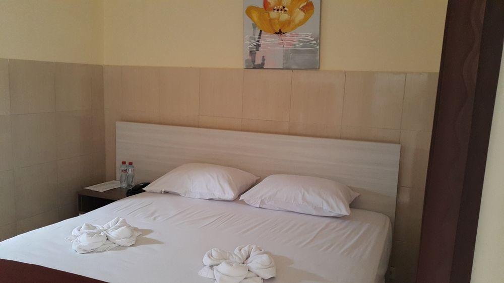 Ambulu Hotel Lojejer Exteriör bild